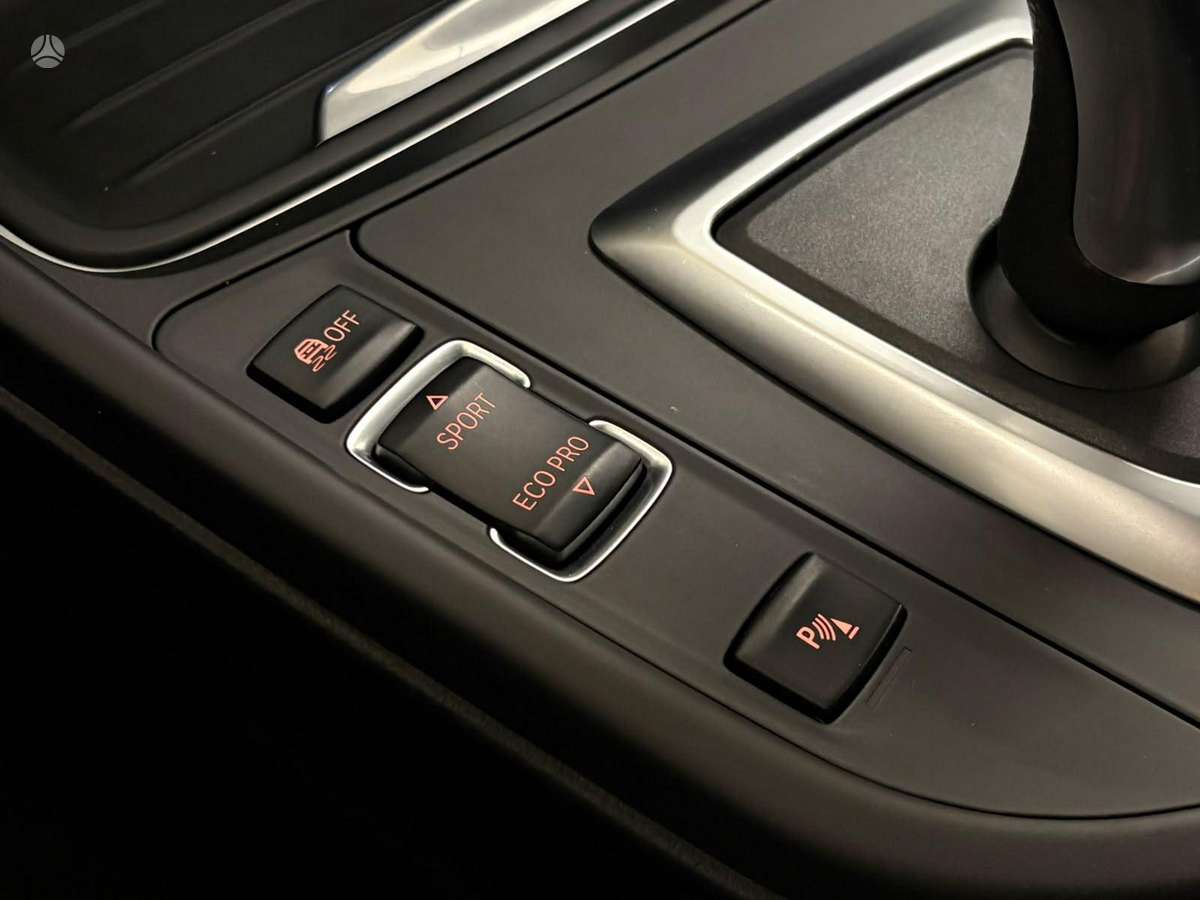 BMW 320, 2.0 l., saloon / sedan