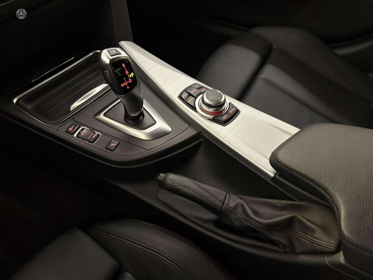 BMW 320, 2.0 l., saloon / sedan