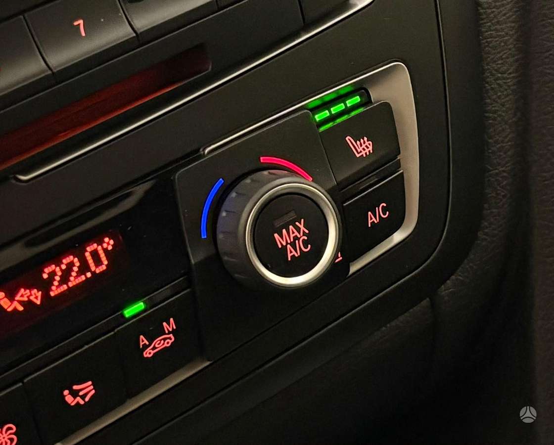 BMW 320, 2.0 l., saloon / sedan