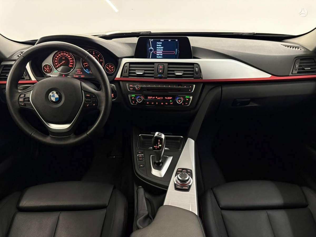 BMW 320, 2.0 l., saloon / sedan