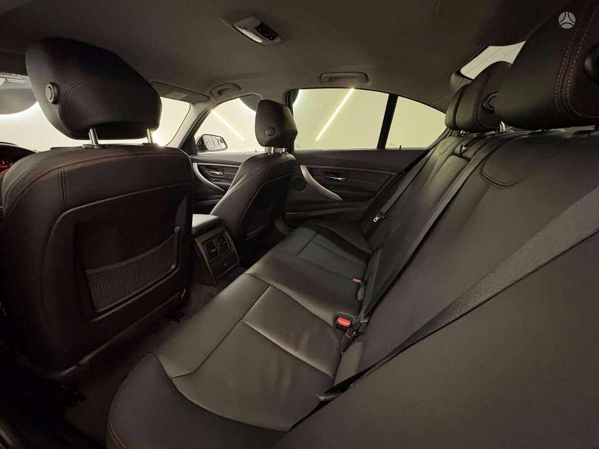 BMW 320, 2.0 l., saloon / sedan