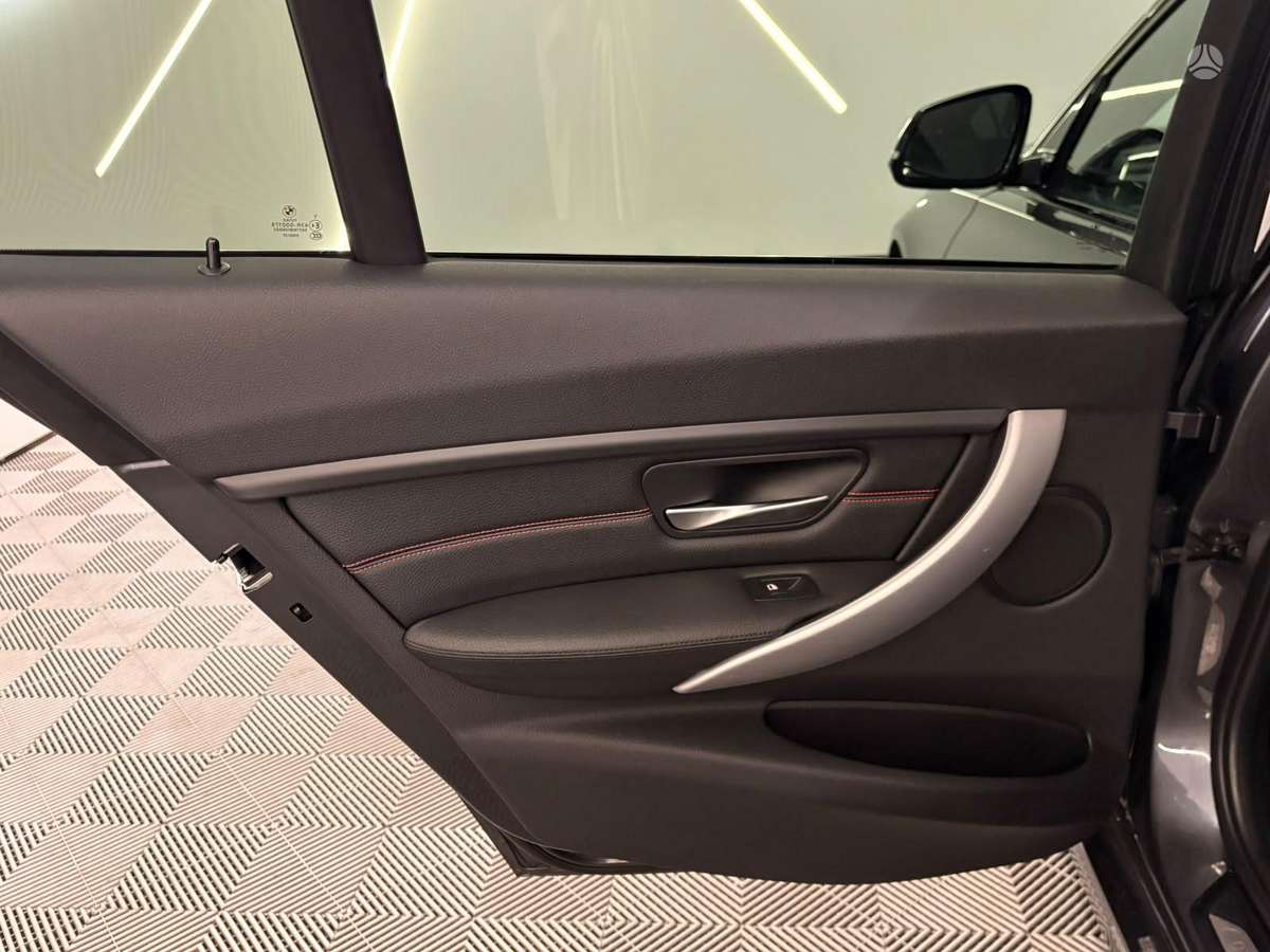 BMW 320, 2.0 l., saloon / sedan