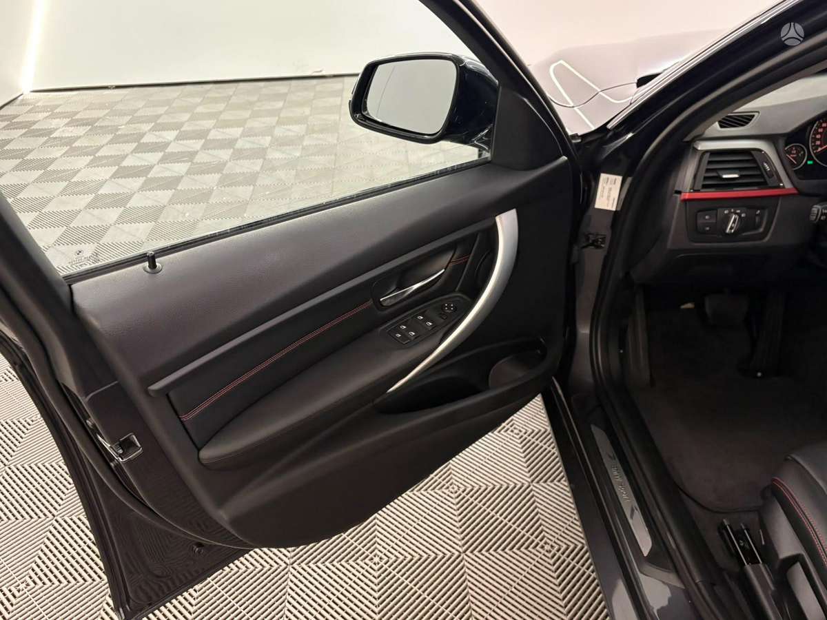 BMW 320, 2.0 l., saloon / sedan
