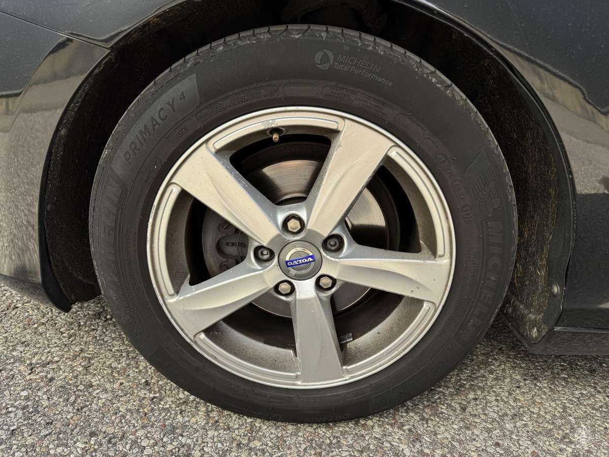 Volvo V40, 1.6 l., hatchback