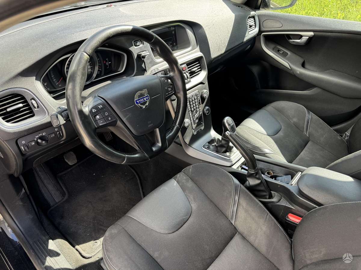 Volvo V40, 1.6 l., hatchback