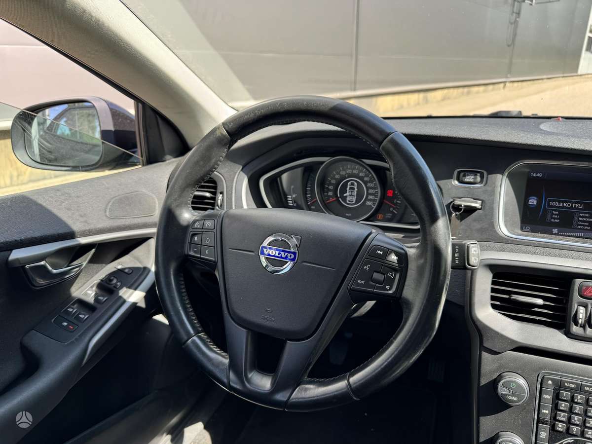 Volvo V40, 1.6 l., hatchback