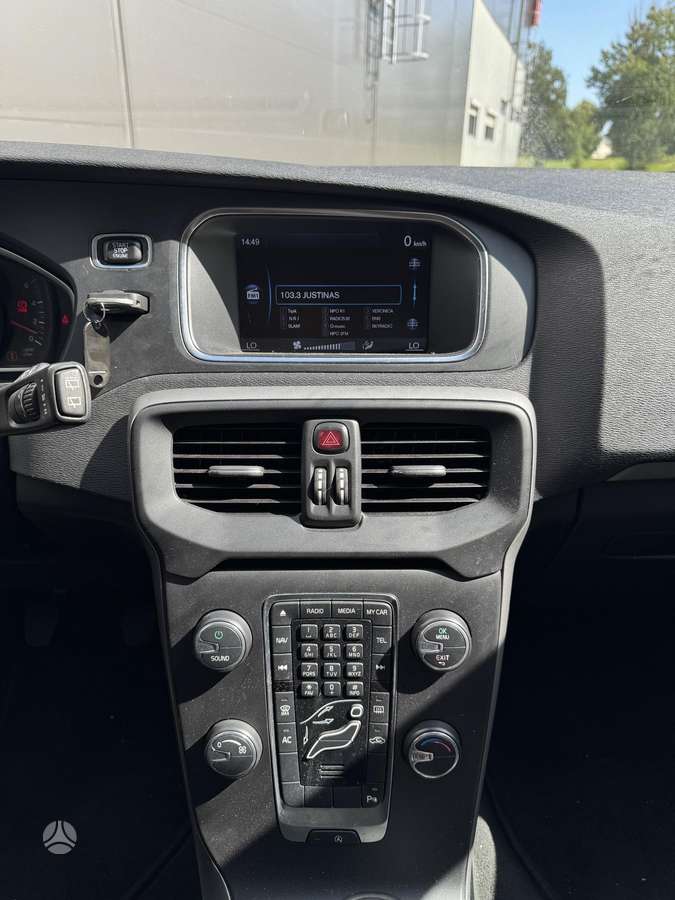 Volvo V40, 1.6 l., hatchback