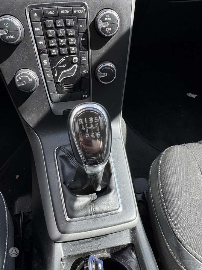 Volvo V40, 1.6 l., hatchback