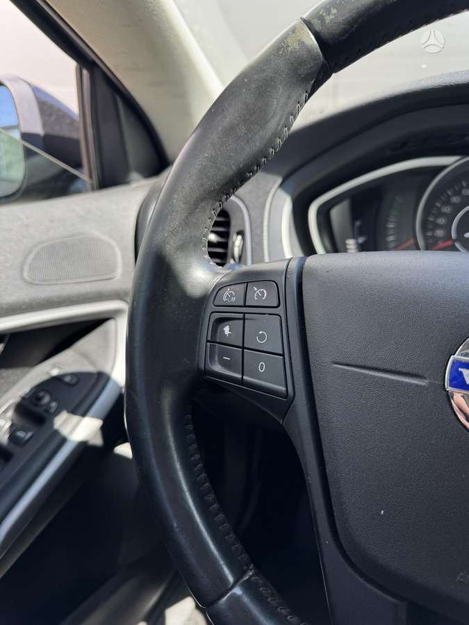 Volvo V40, 1.6 l., hatchback