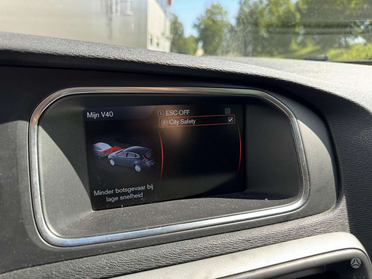 Volvo V40, 1.6 l., hatchback