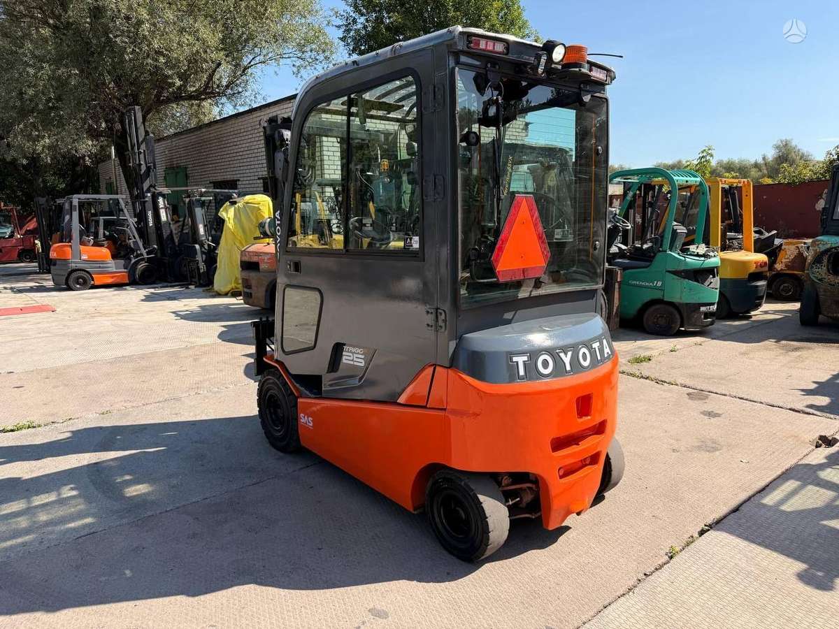 Toyota 8FBMT25, forklifts
