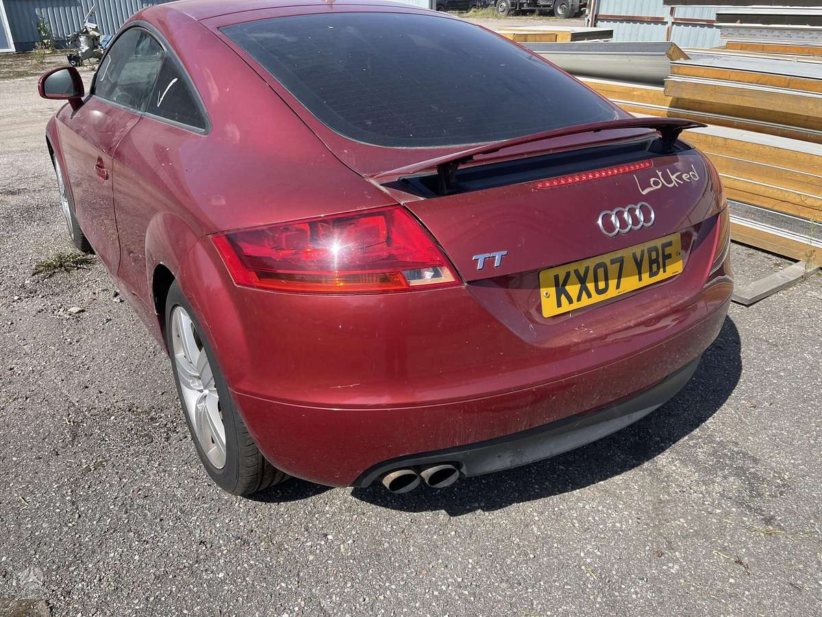 Audi TT dalimis