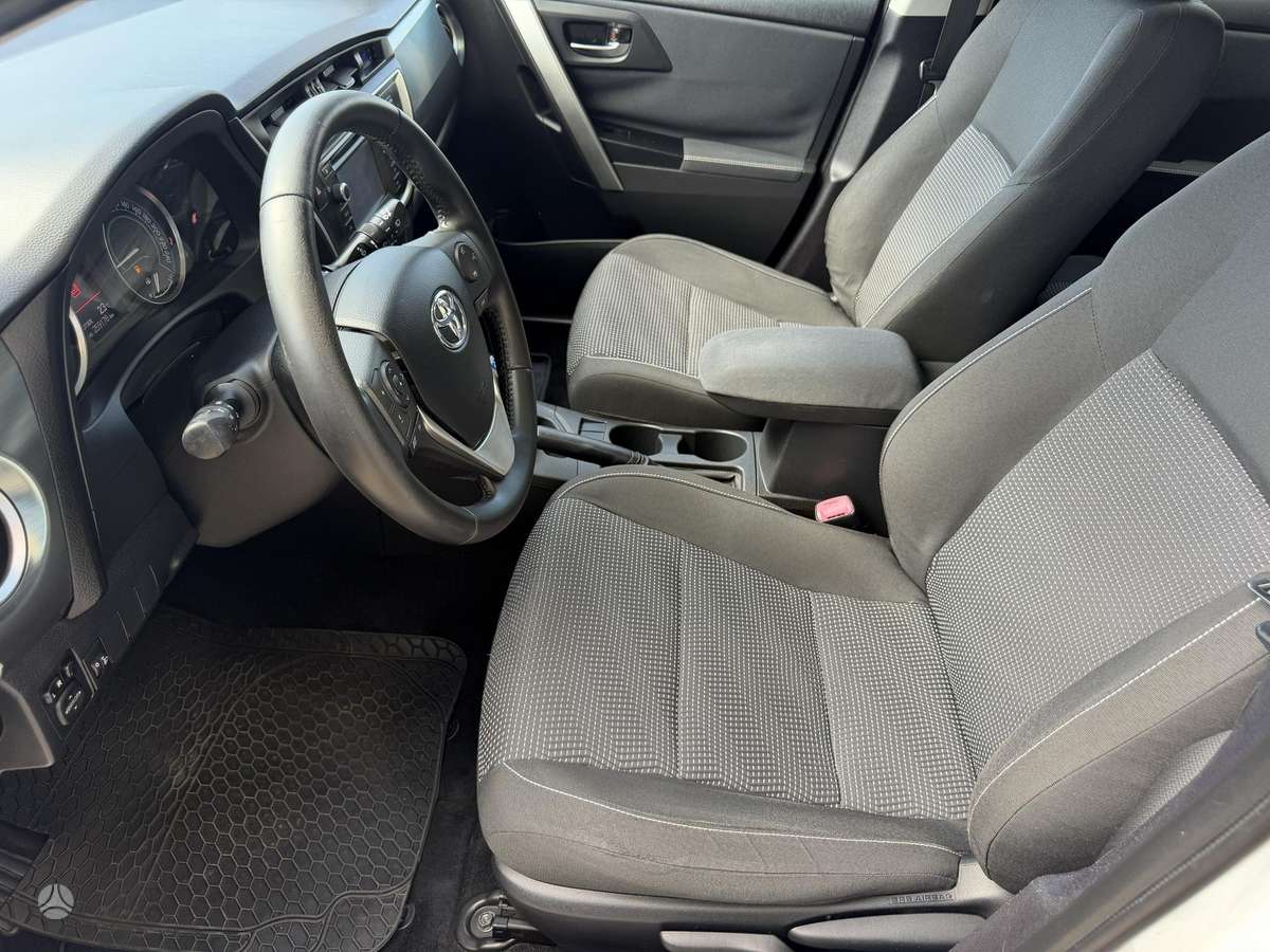 Toyota Auris - 8