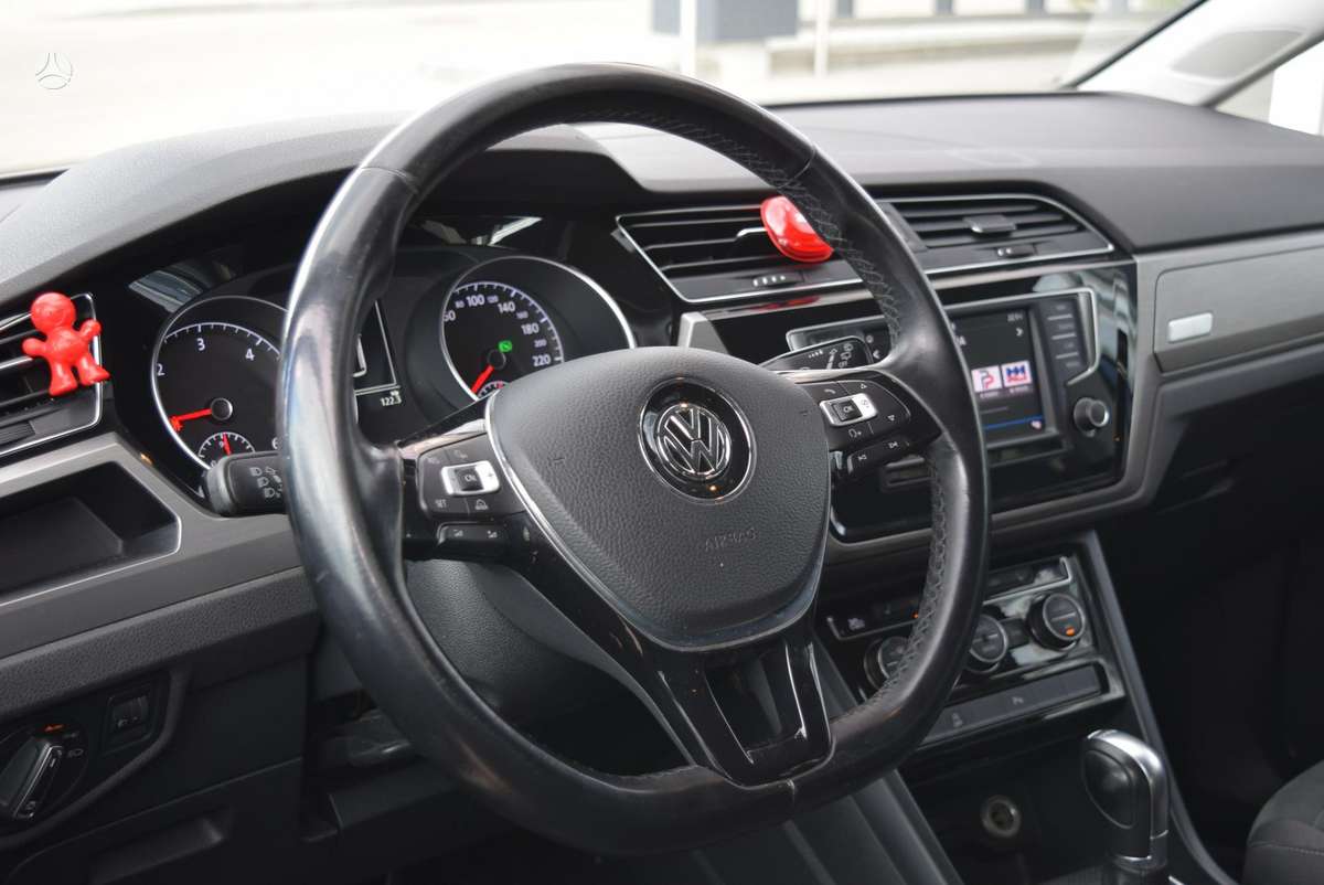 Volkswagen Touran - 11