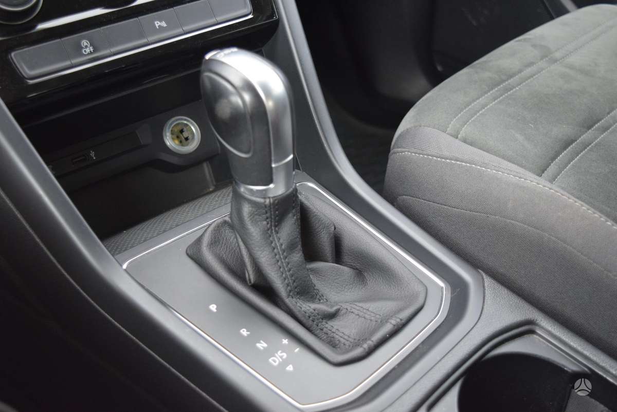 Volkswagen Touran - 12