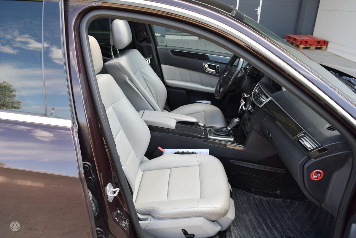 Mercedes-Benz E220, 2.2 l., Седан