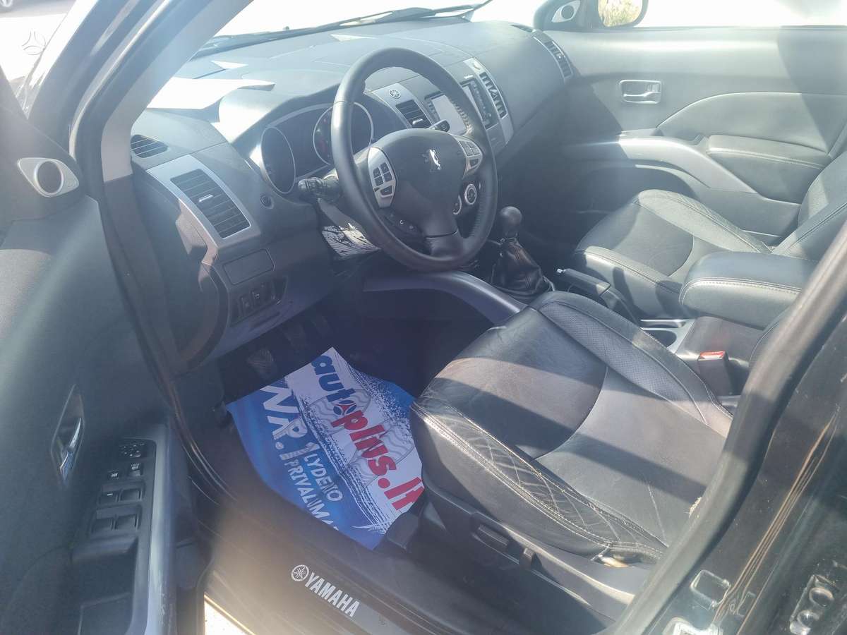 Peugeot 4007 - 9