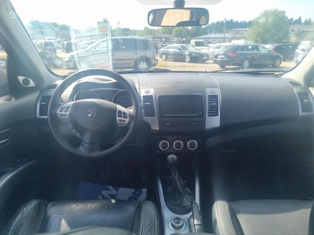 Peugeot 4007 - 8