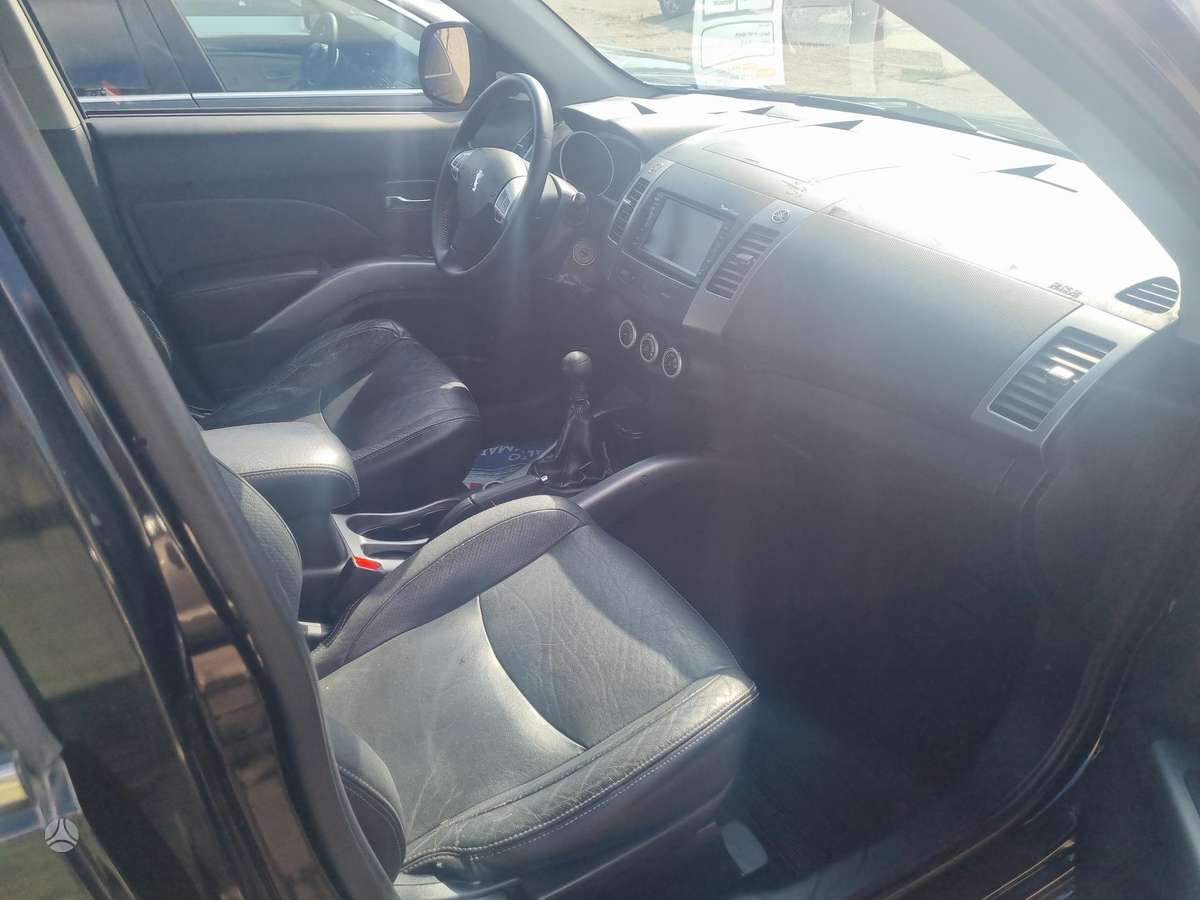 Peugeot 4007 - 7