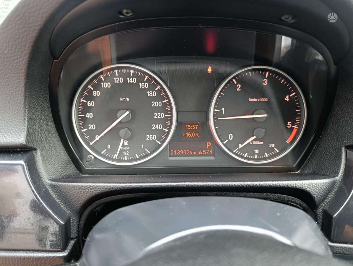BMW 320, universalas