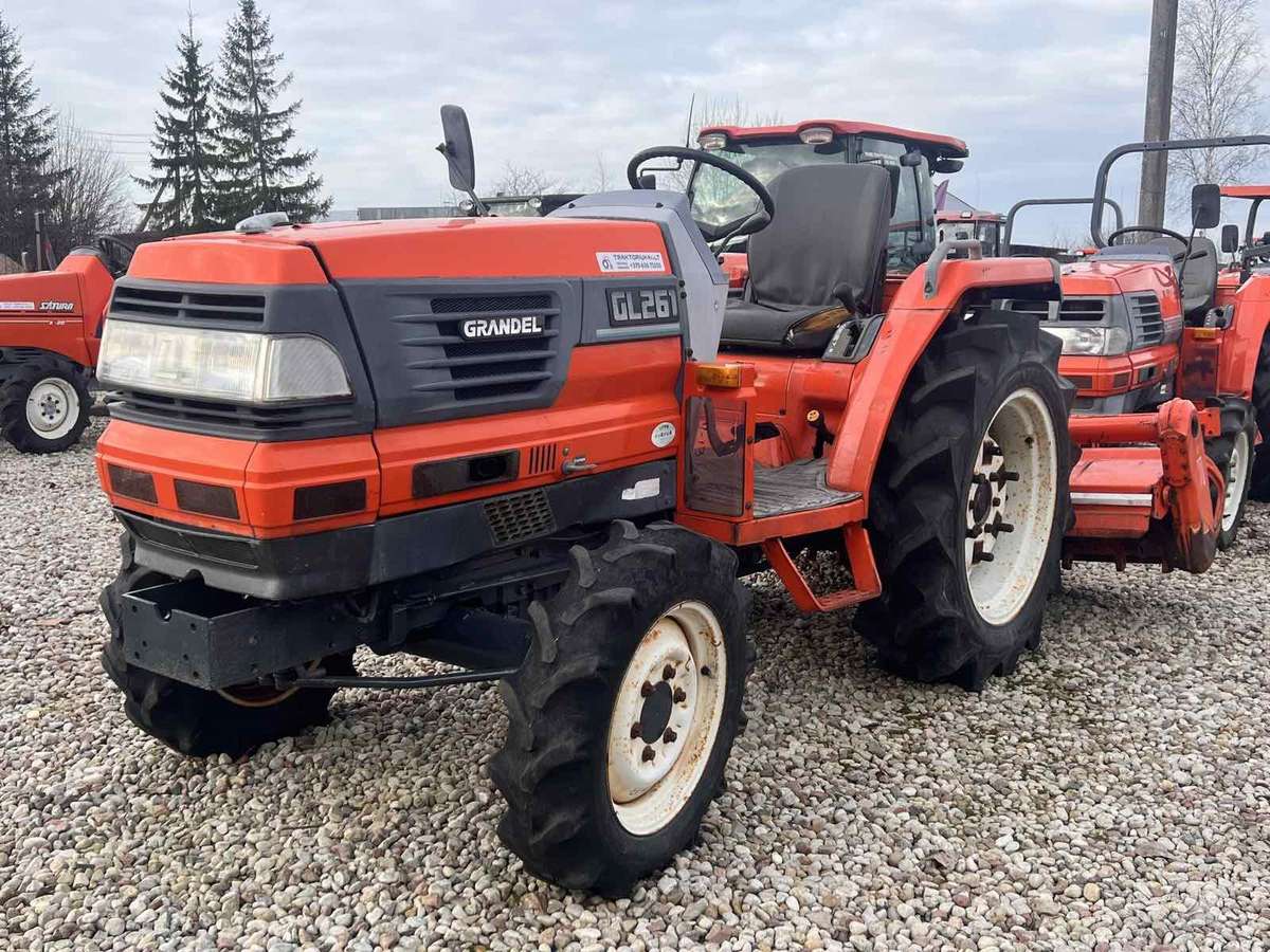 Kubota ĮVAIRIŲ MODELIŲ, tractors