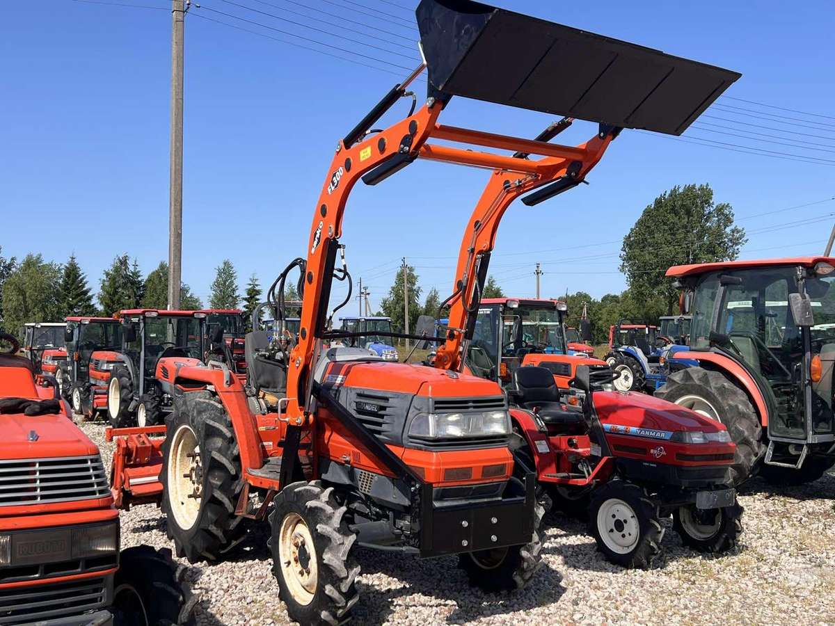 Kubota ĮVAIRIŲ MODELIŲ, tractors