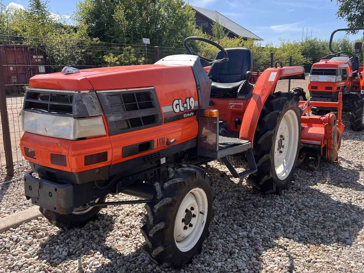Kubota ĮVAIRIŲ MODELIŲ, tractors