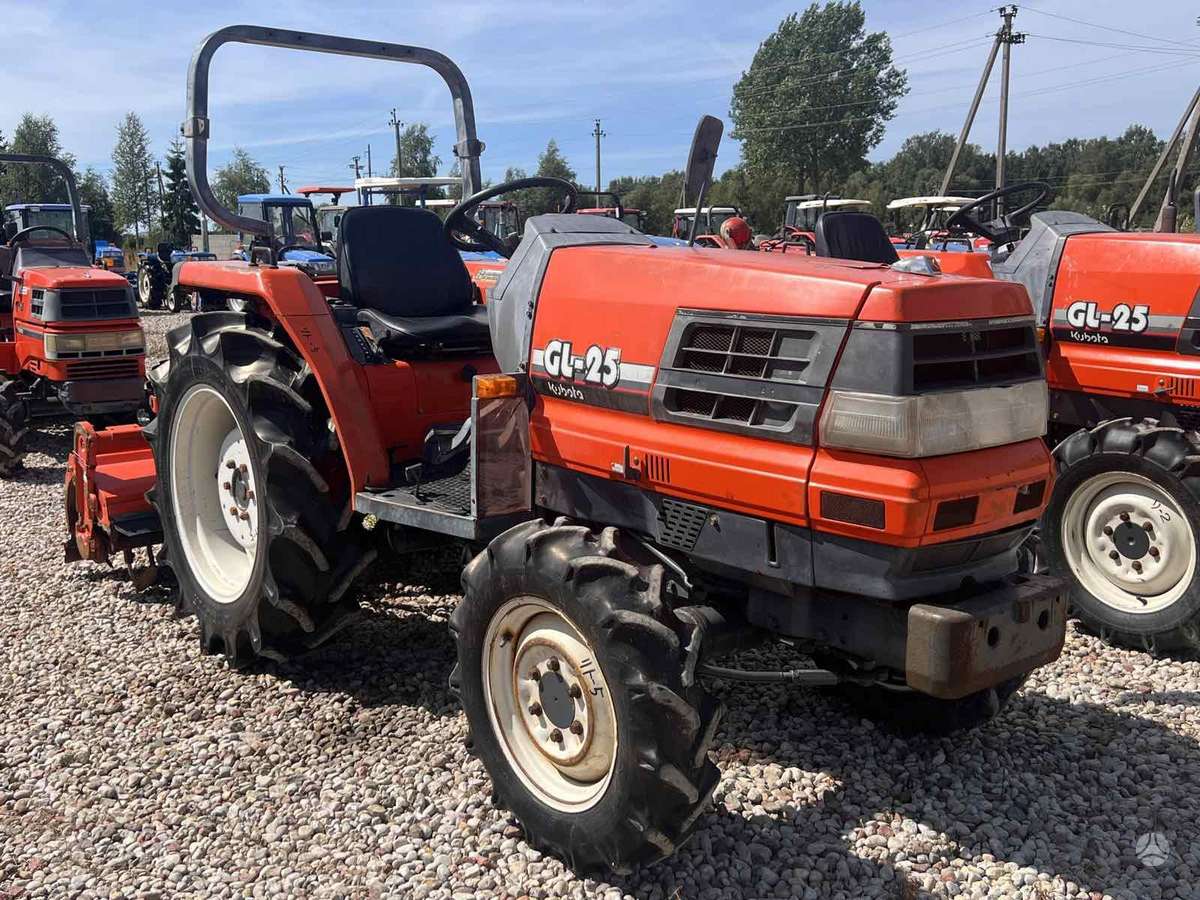 Kubota ĮVAIRIŲ MODELIŲ, tractors