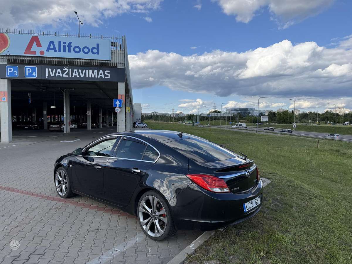 Opel Insignia, 2.0 l., hatchback