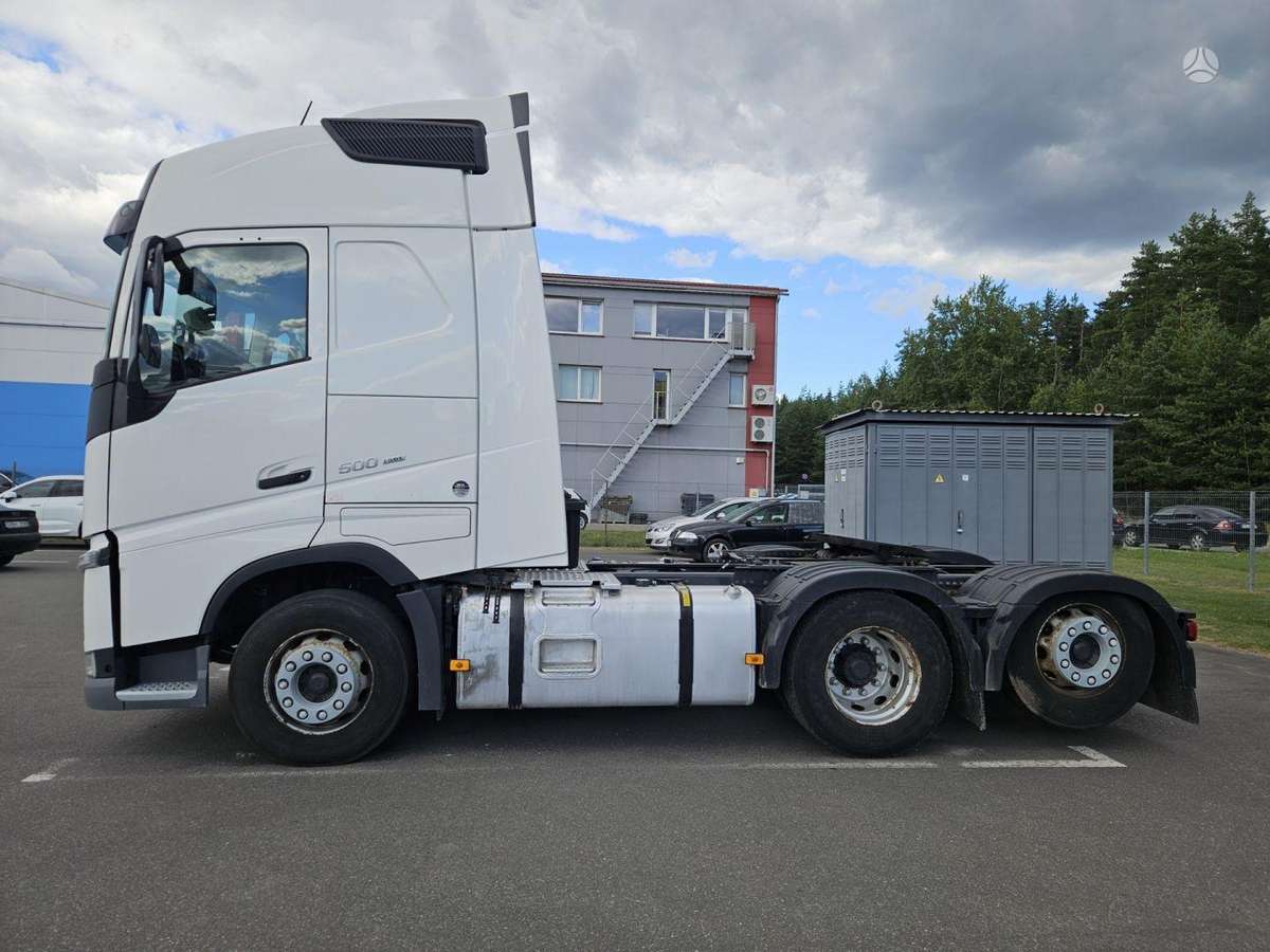 Volvo FH, double sleeper