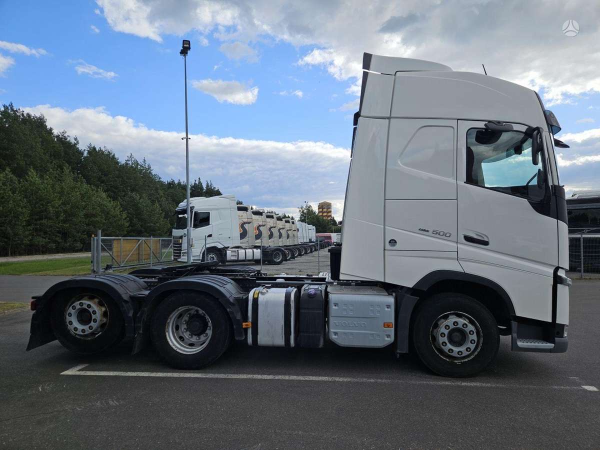 Volvo FH, double sleeper