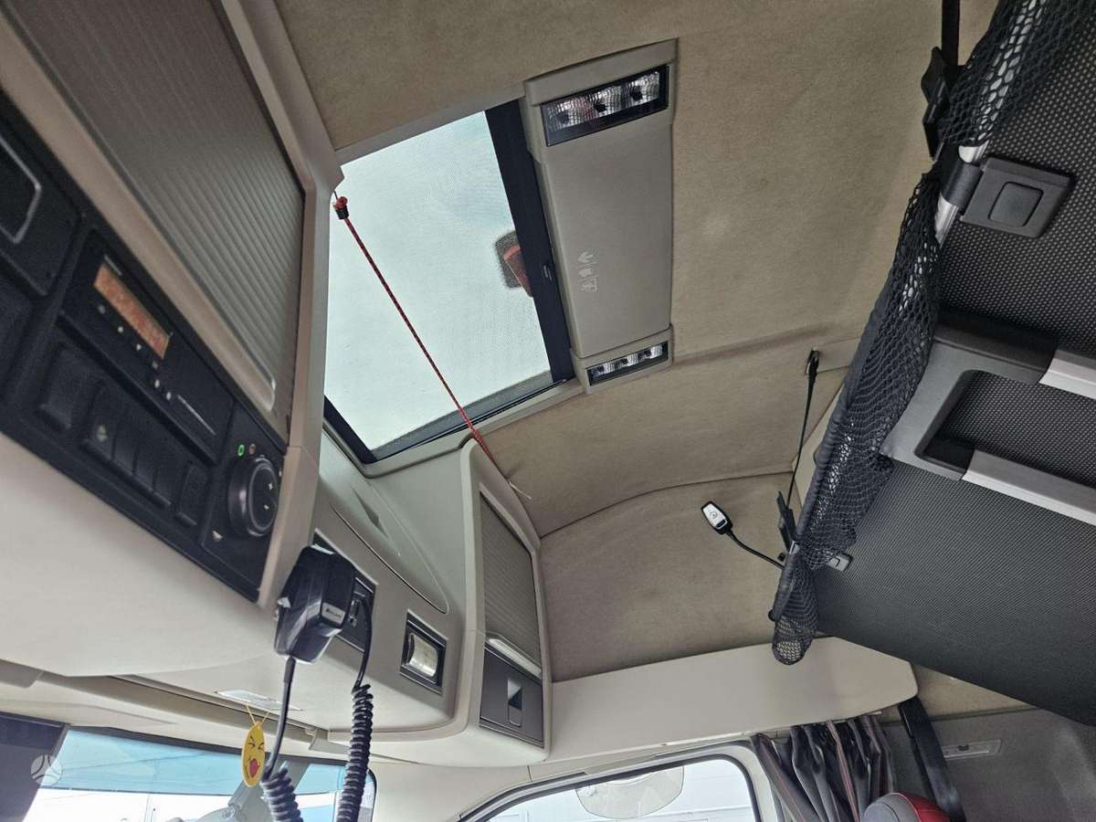 Volvo FH, double sleeper