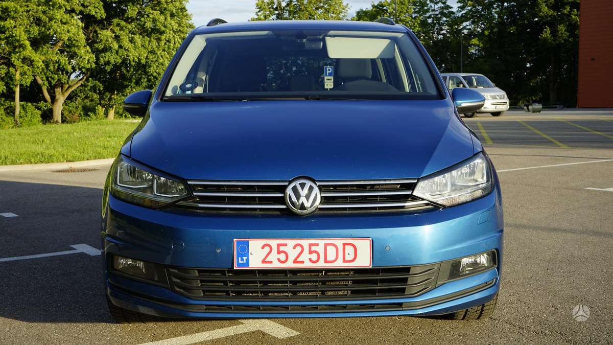 Volkswagen Touran - 1