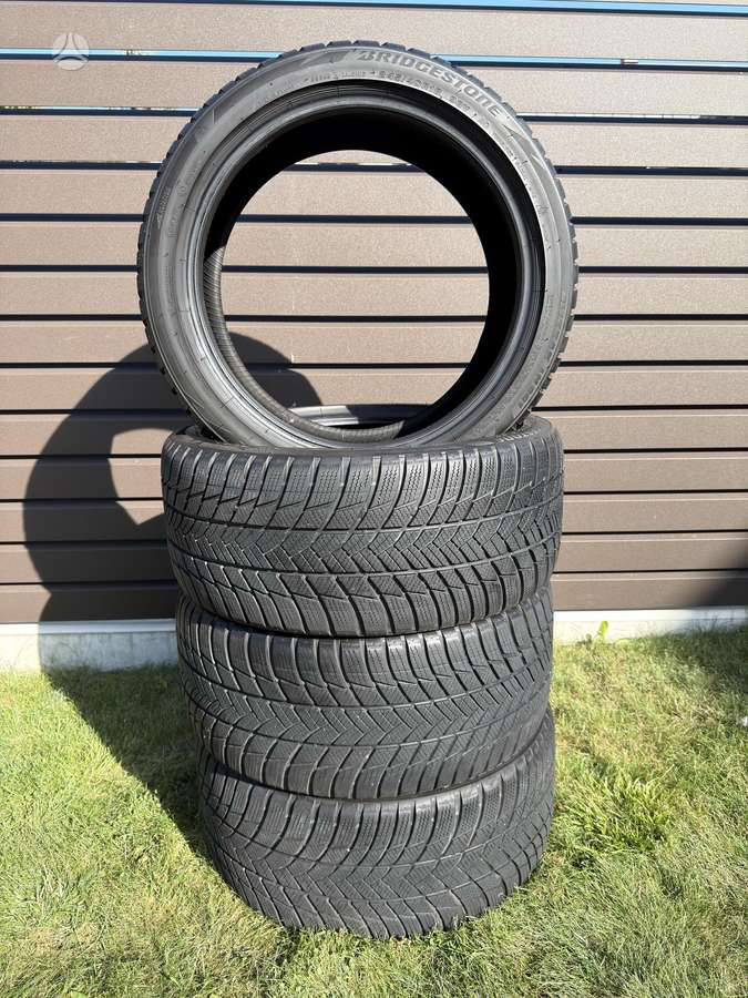 Bridgestone Blizzak LM001, winter 245/40 R18
