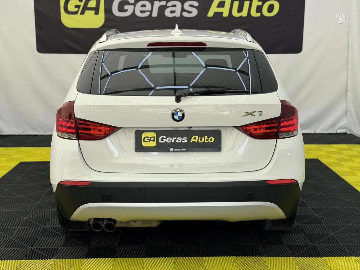 BMW X1, 2.0 l., off-road / crossover
