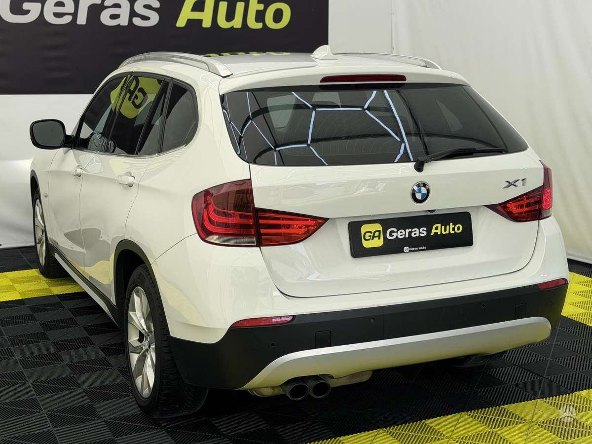 BMW X1, 2.0 l., off-road / crossover