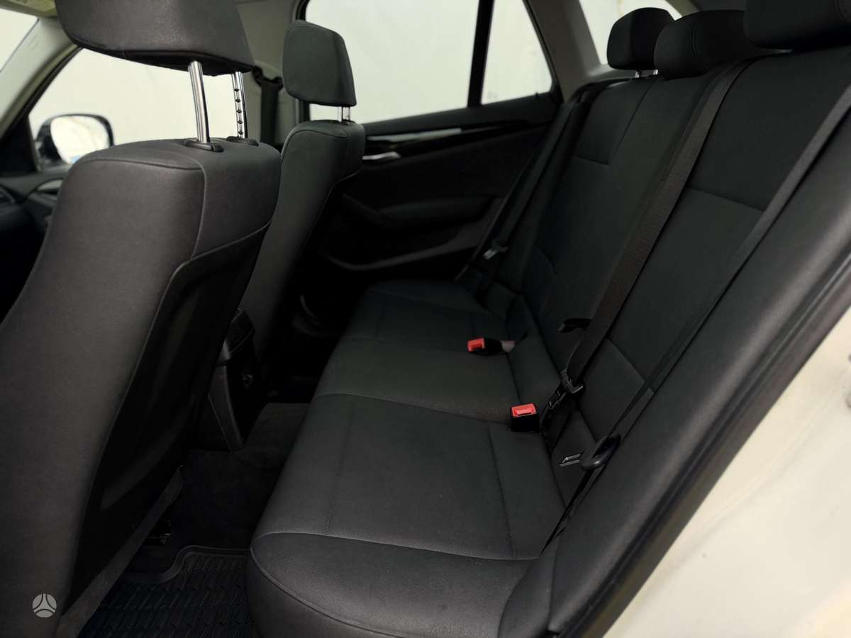 BMW X1, 2.0 l., off-road / crossover