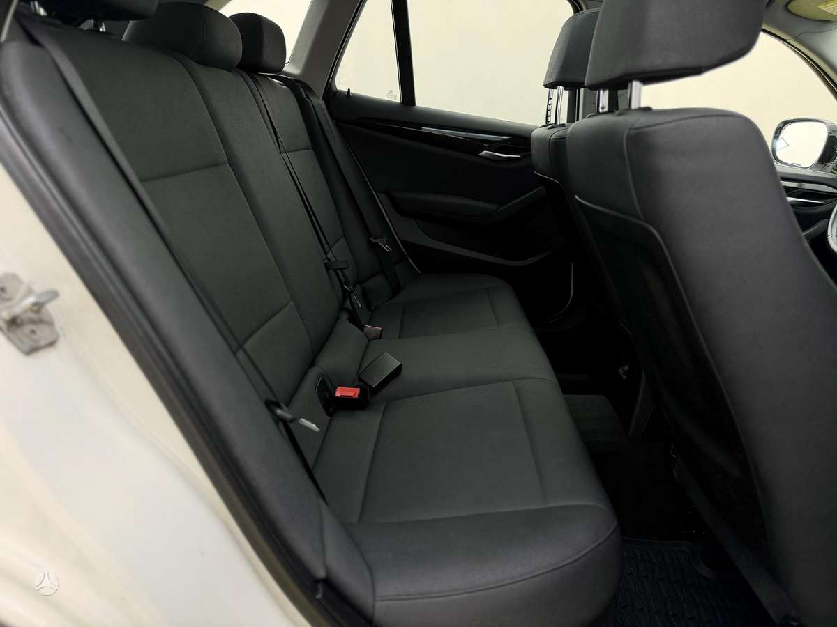 BMW X1, 2.0 l., off-road / crossover
