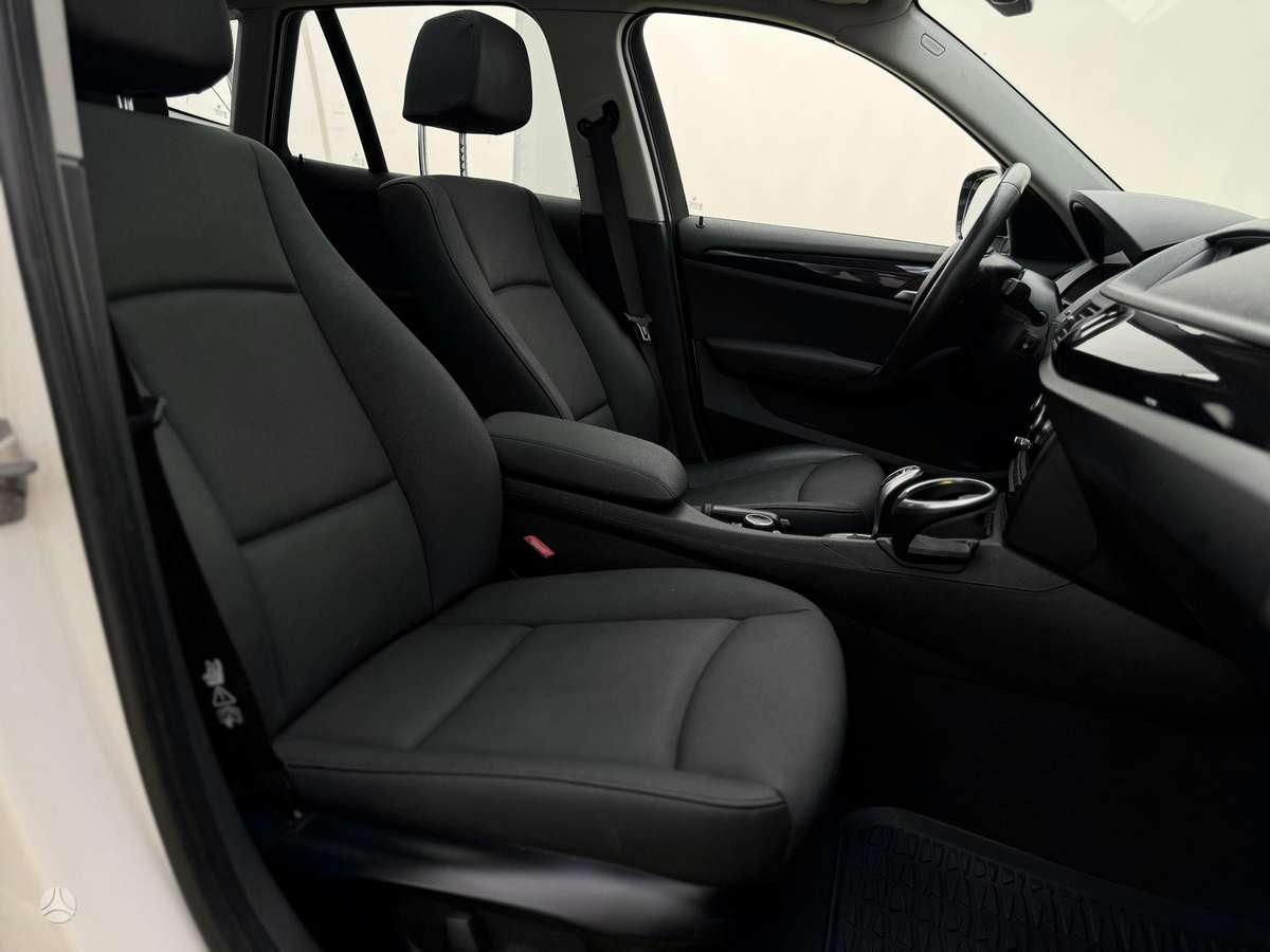 BMW X1, 2.0 l., off-road / crossover