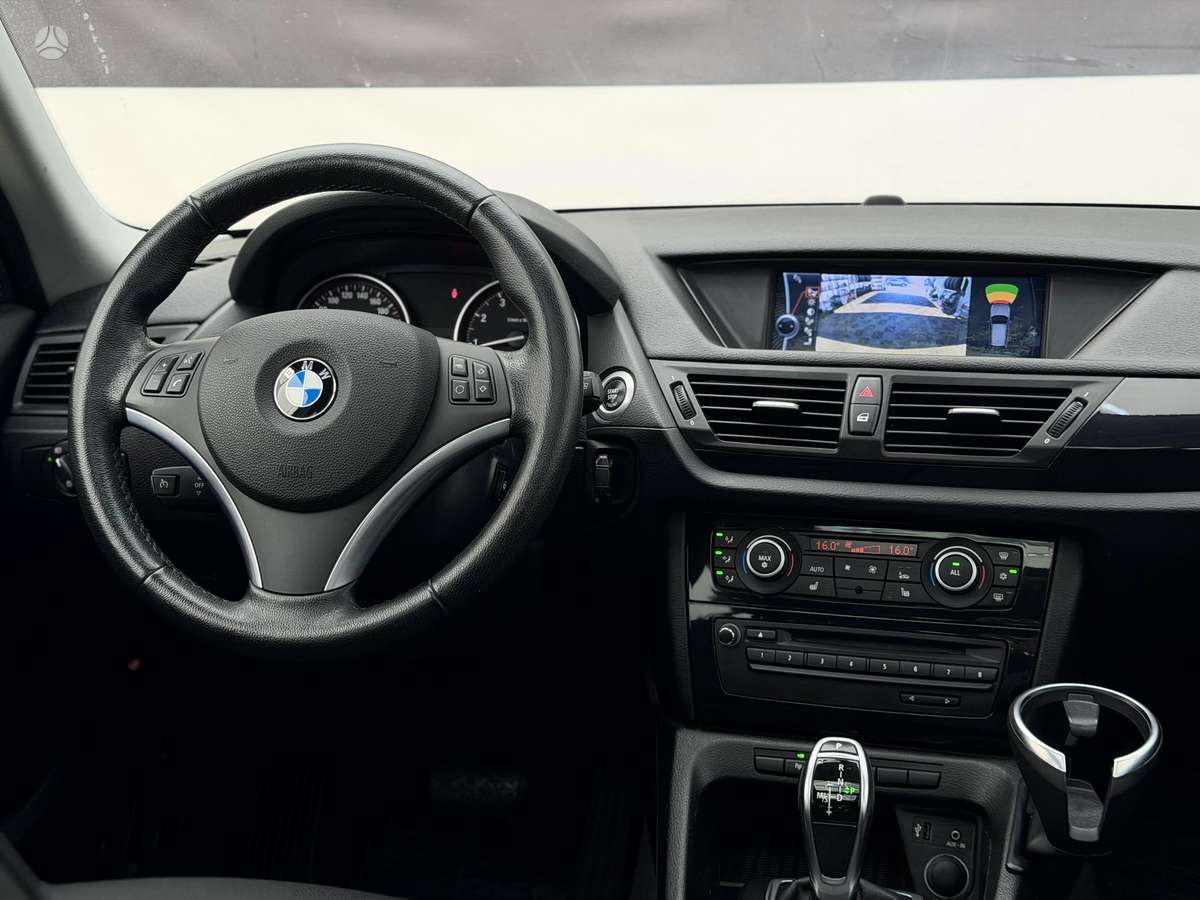 BMW X1, 2.0 l., off-road / crossover