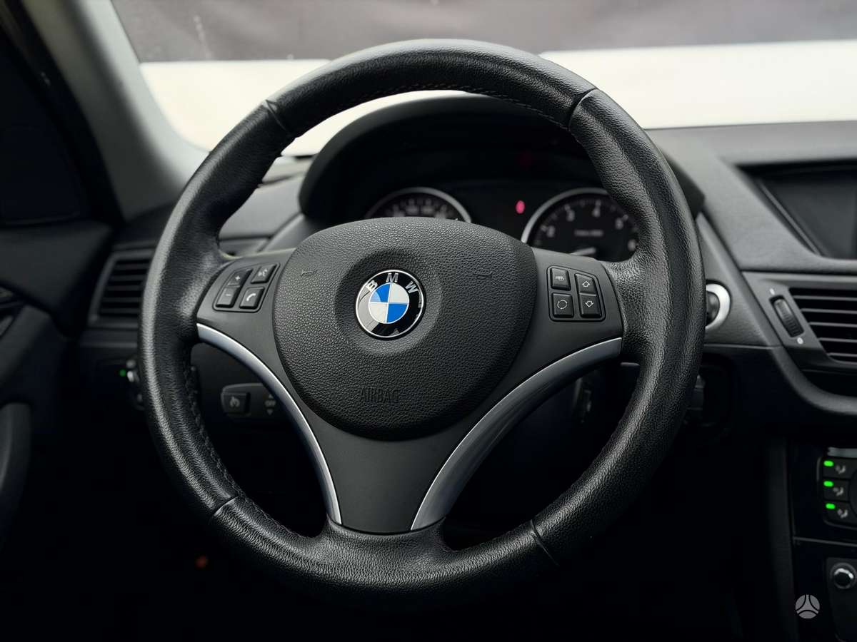 BMW X1, 2.0 l., off-road / crossover
