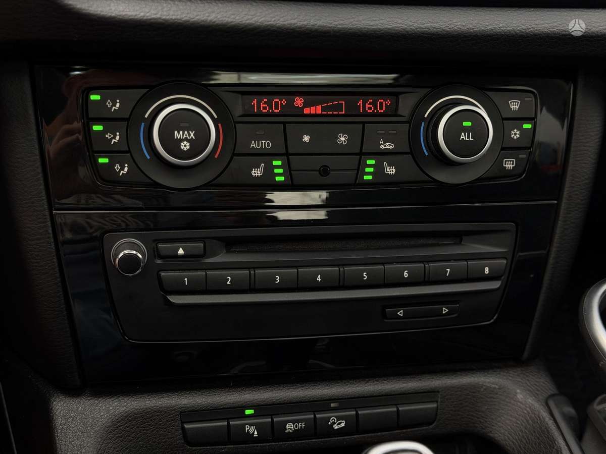BMW X1, 2.0 l., off-road / crossover