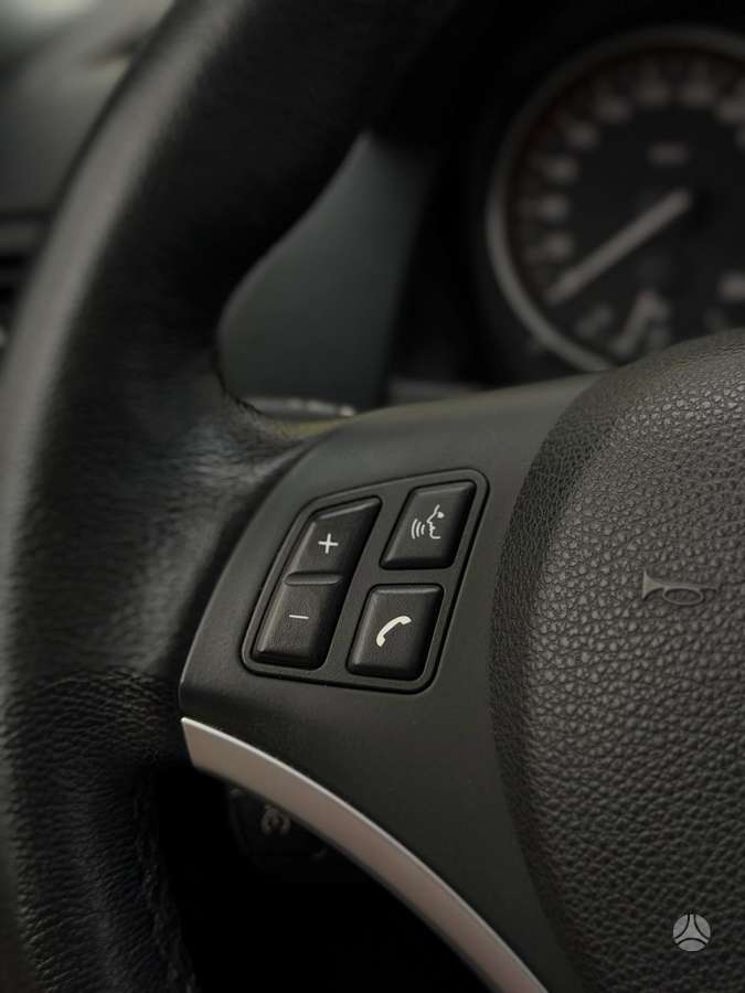 BMW X1, 2.0 l., off-road / crossover