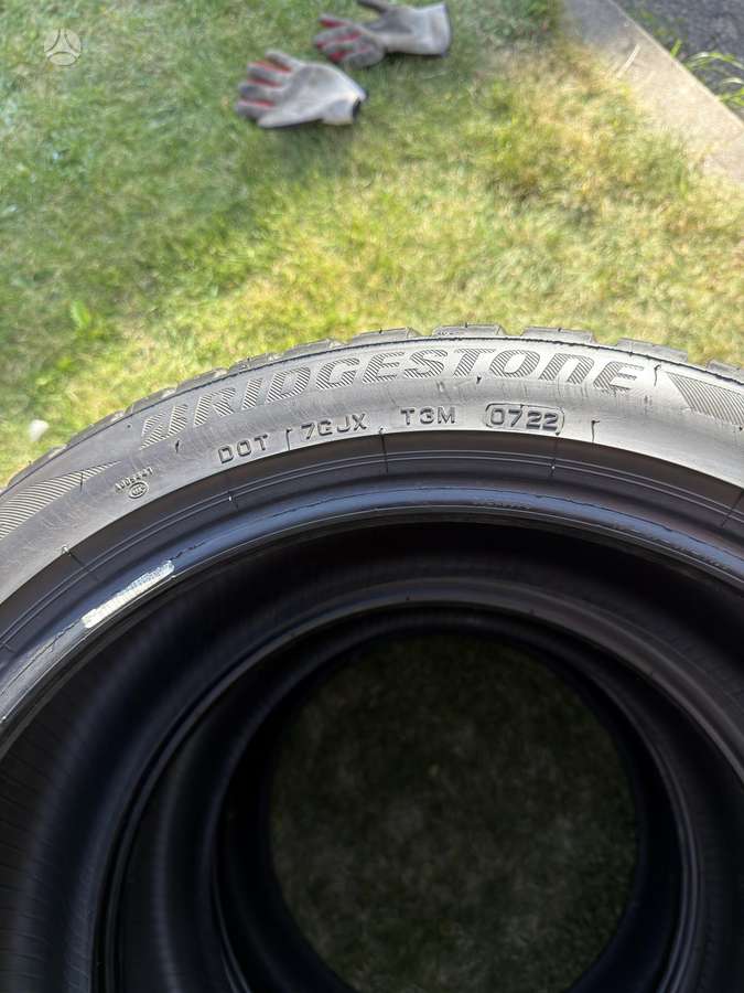 Bridgestone Blizzak LM001, winter 245/40 R18