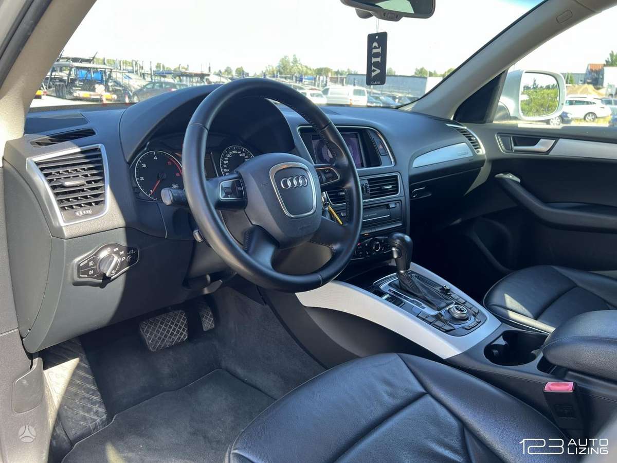 Audi Q5, 2.0 l., off-road / crossover