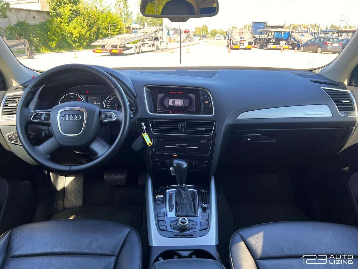 Audi Q5, 2.0 l., off-road / crossover