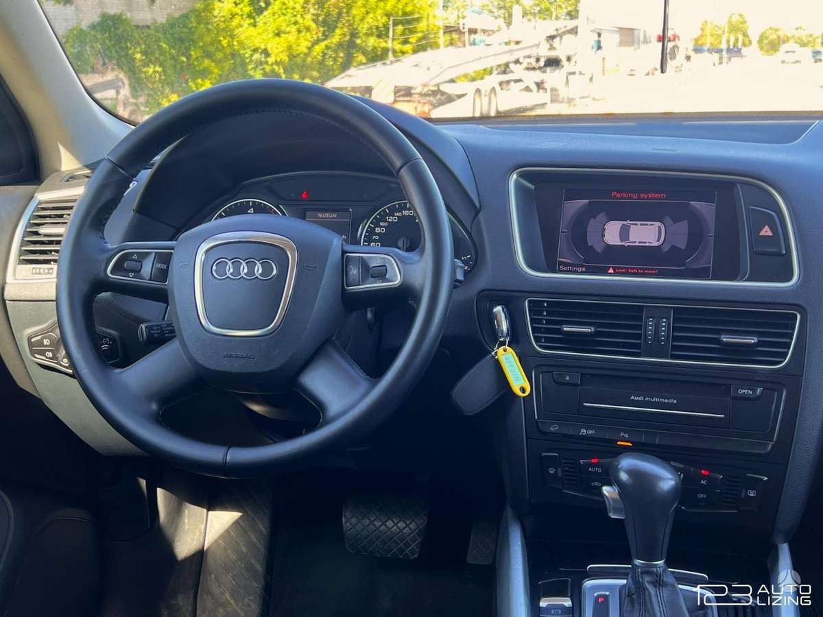 Audi Q5, 2.0 l., off-road / crossover