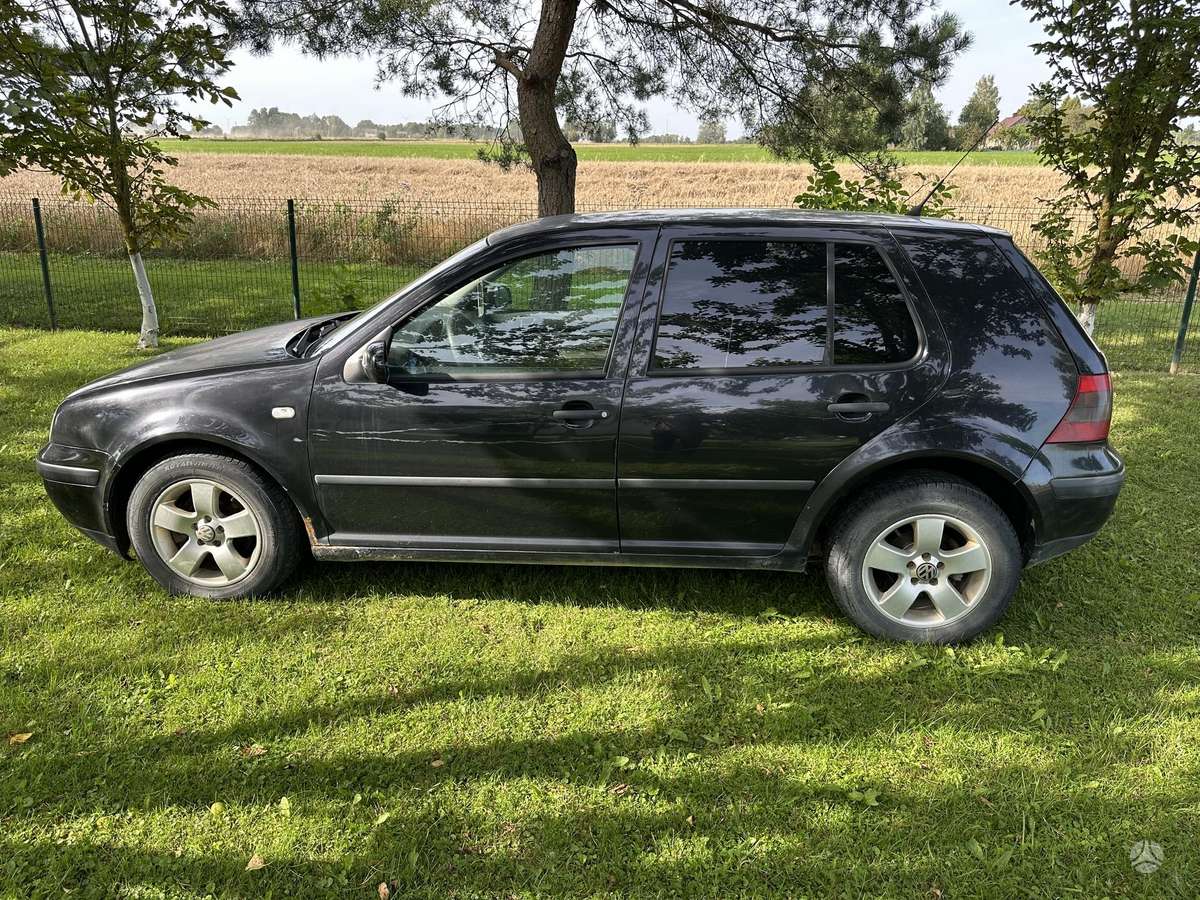 Volkswagen Golf - 10