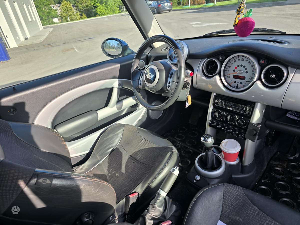 Mini Cooper, 1.6 l., hatchback
