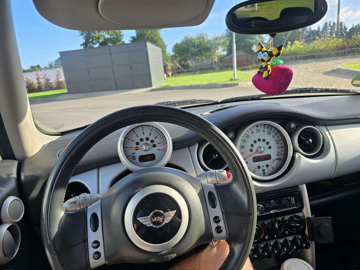 Mini Cooper, 1.6 l., hatchback